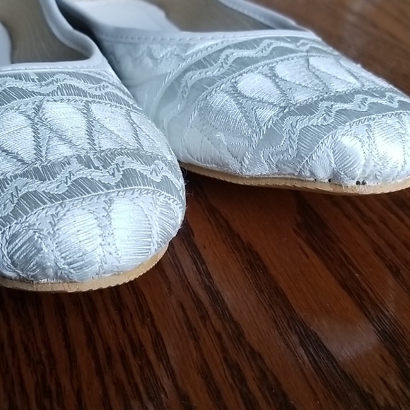 Embroidered White Flats - Picture 5 of 6